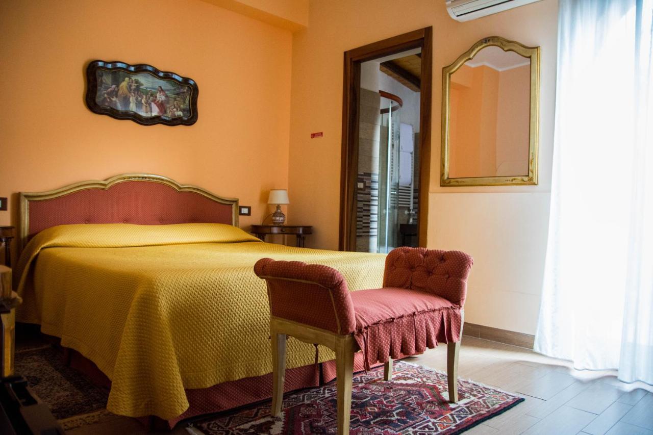 B&B Villa Liliya Fiumefreddo di Sicilia Bagian luar foto